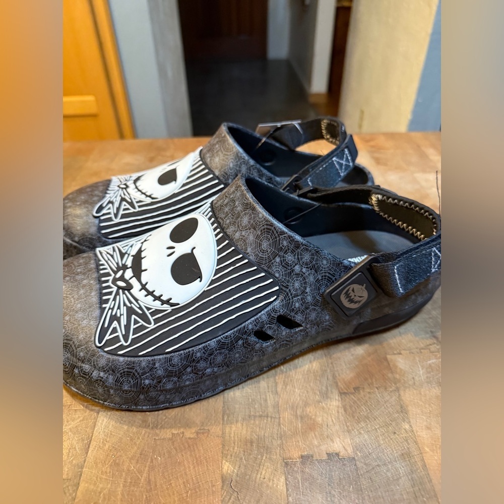 Disney Tim Burtons nightmare before Christmas, clogs, sandals,  NEW Sz 10 /43 - Picture 11 of 13